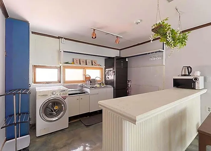 Hotel Hapjeong Station Exit 7, 5 Minute Walk, 3 Séoul