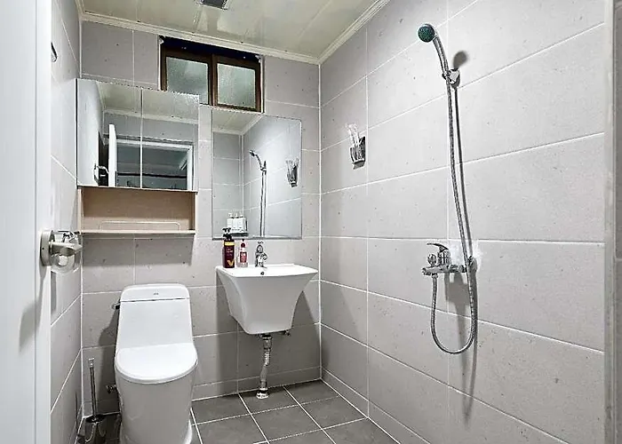 Hapjeong Station Exit 7, 5 Minute Walk, 3 Hotel Séoul